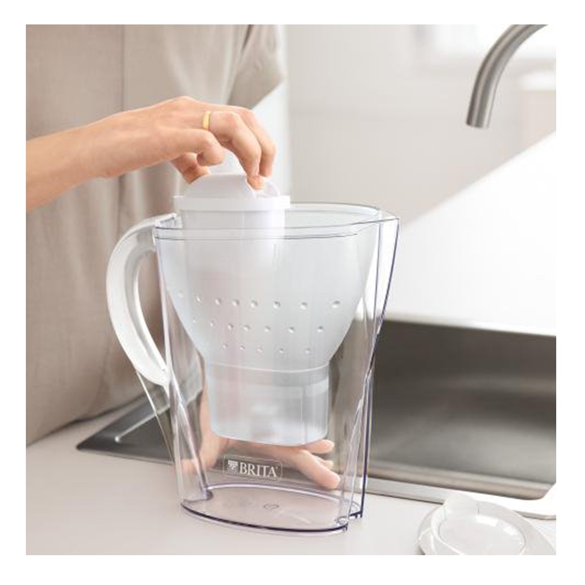 Brita Marcella 2.4L [White] 1 plastic jug [incl. 1 cartridge] Go Jumbo